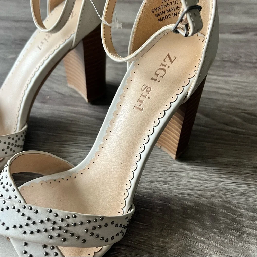 NWOT ZiGi Girl Jorjie 3” High Block Heel Sandal Off White Ankle Strap Studded